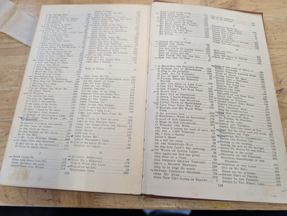Favorite hymns revised 1953 standard publishing Co. Vintage hymnal