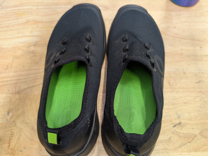 Women's oofos sneakers size 7