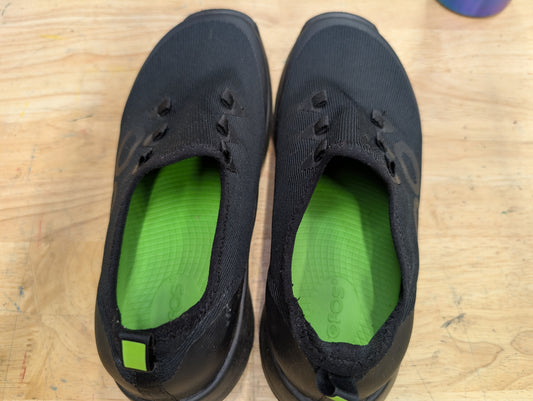 Women's oofos sneakers size 7