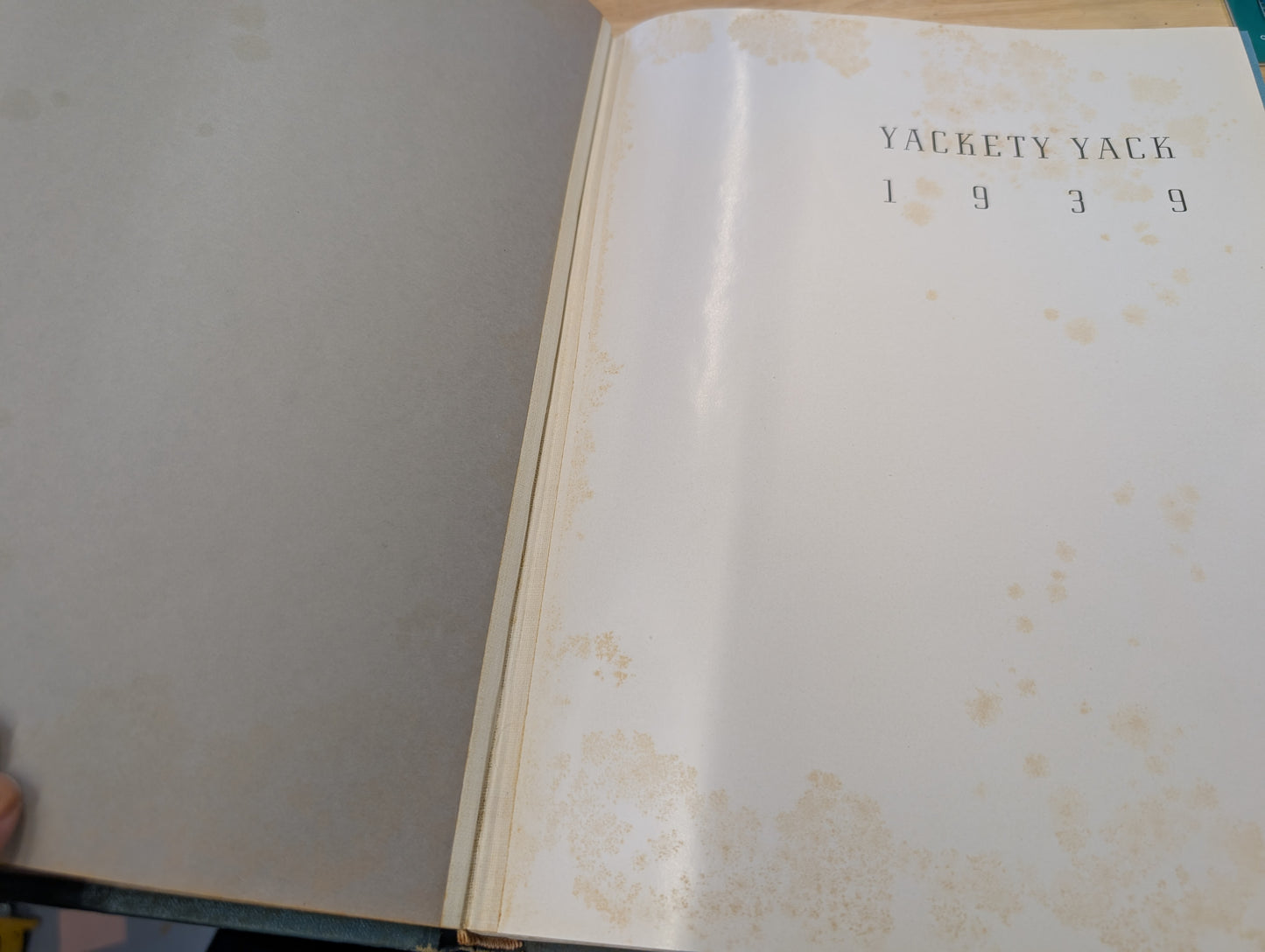 Yackety yack 1939 chapel Hill yearbook Vintage yearbook, North Carolina